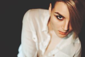 SNSを見て落ち込む恋愛の悩みを解消する方法は？