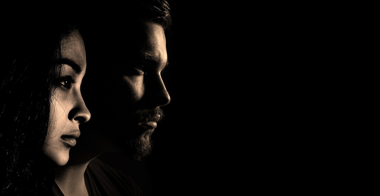 嫉妬深い女性への効果的な対処法は？