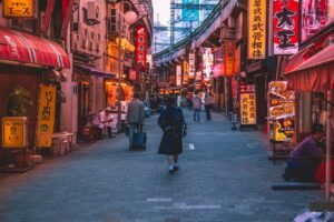 マッチングアプリとお店の予約、どっちがおすすめ？評判を比較してみた！